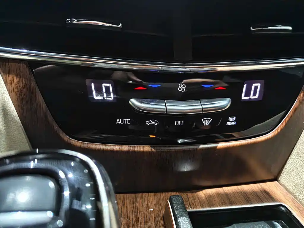 Cadillac CT6 2020 — фото 15