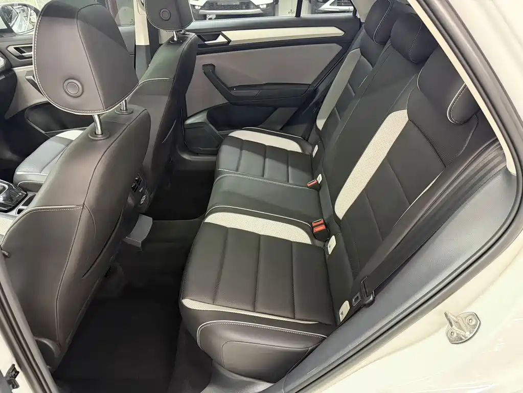Volkswagen T-Roc 2023 — фото 14