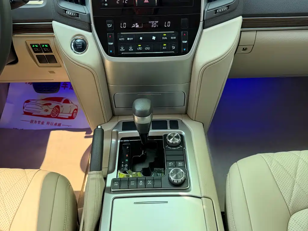 Toyota Land Cruiser 2020 — фото 9