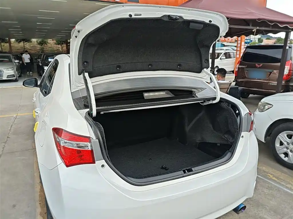 Toyota Corolla 2018 — фото 19