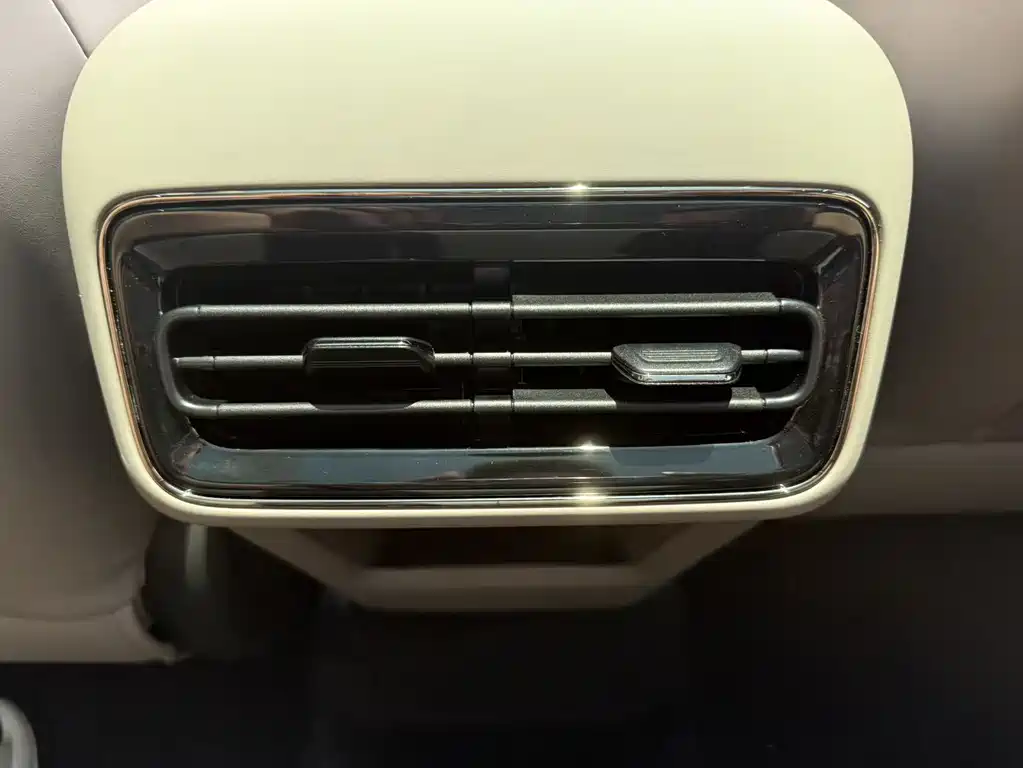 Geely Galaxy Starshine 8 2025 — фото 11