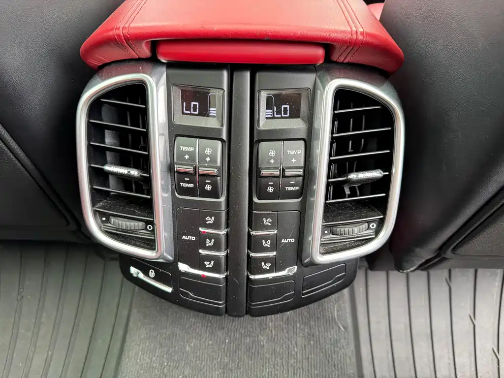 Porsche Cayenne 2015 — фото 17