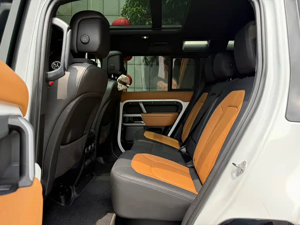 Land Rover Defender 2024 — фото 11