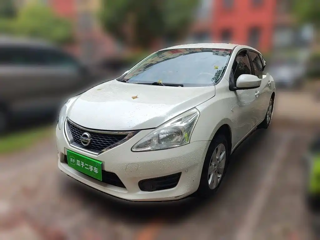 Nissan Tiida 2015
