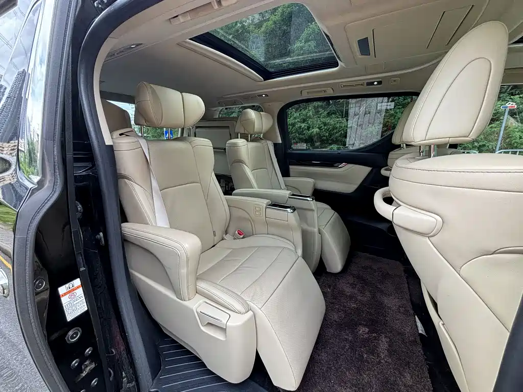 Toyota Alphard 2018 — фото 13