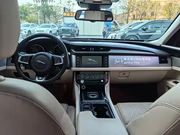Jaguar XF 2016