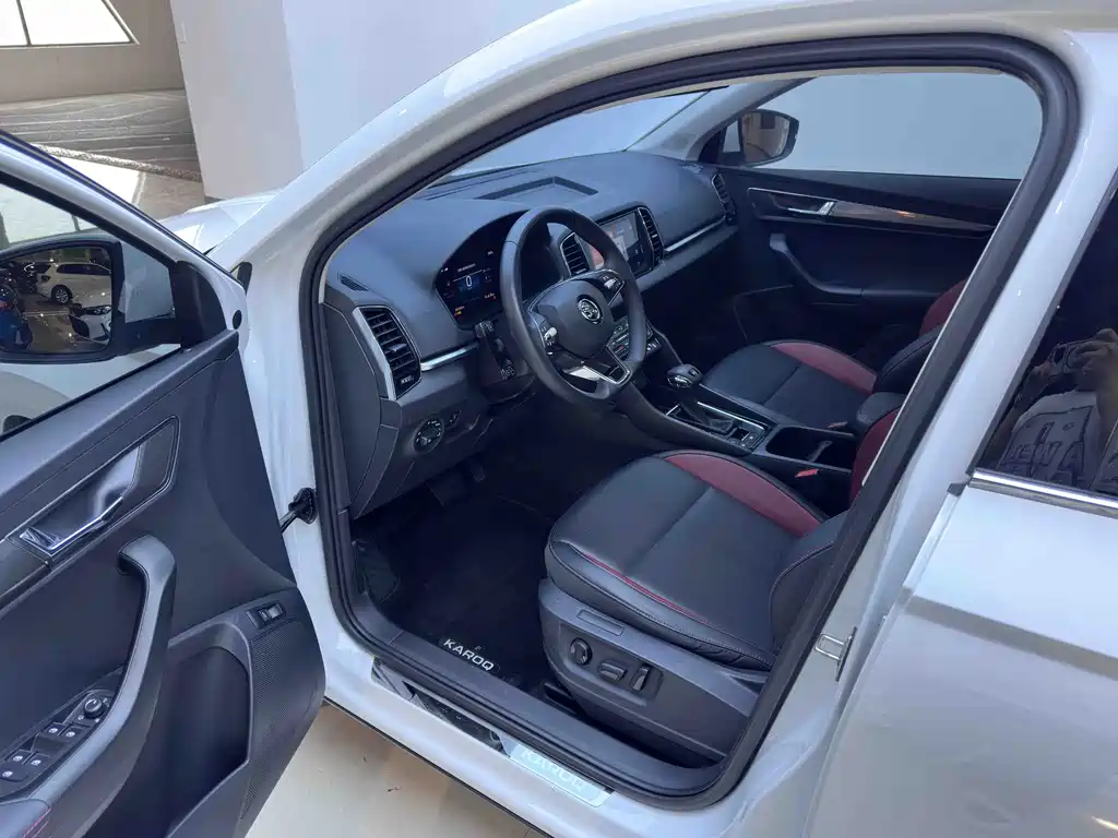 Skoda Karoq 2023 — фото 10