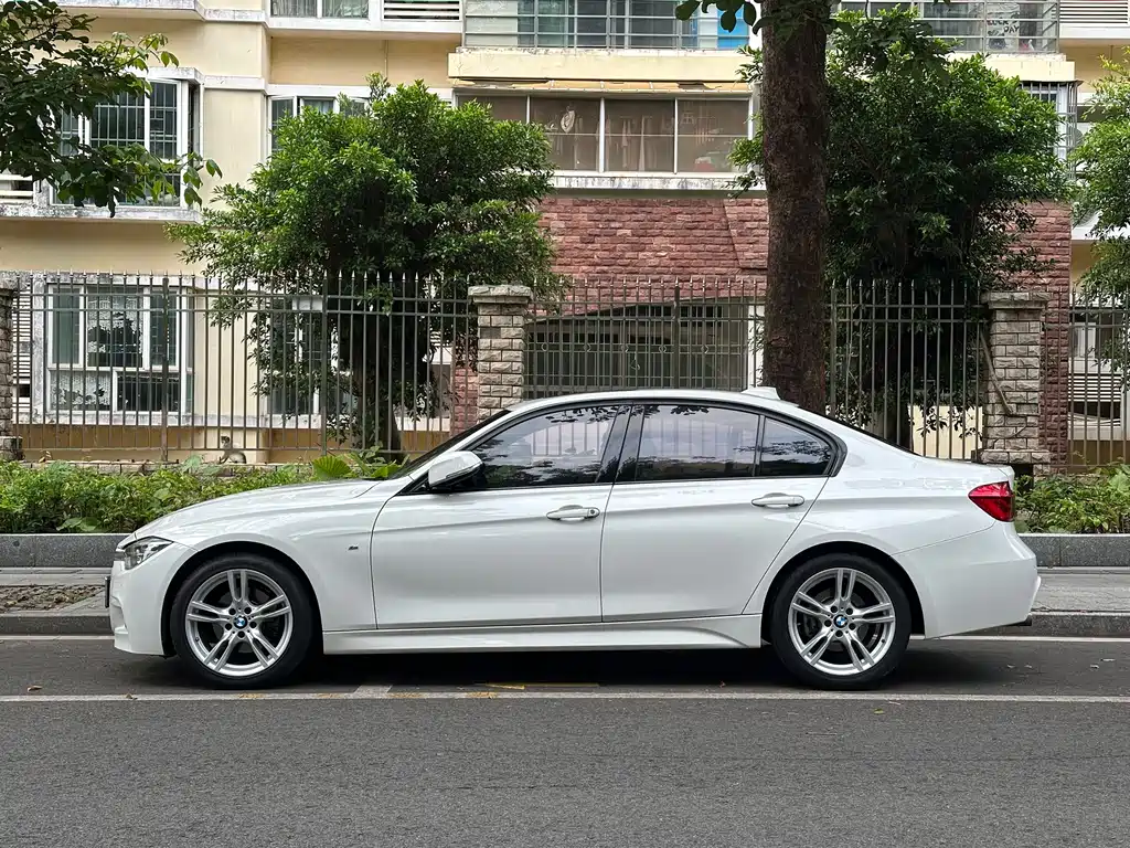 BMW 3 Series 2018 — фото 14