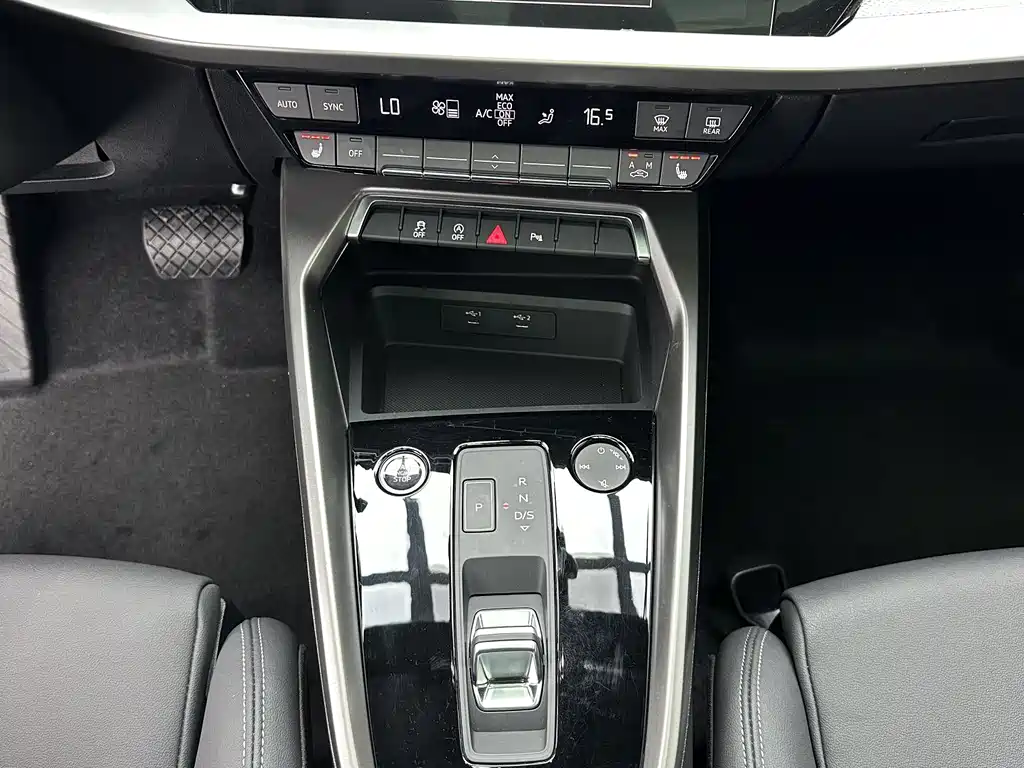 Audi A3 2023 — фото 14