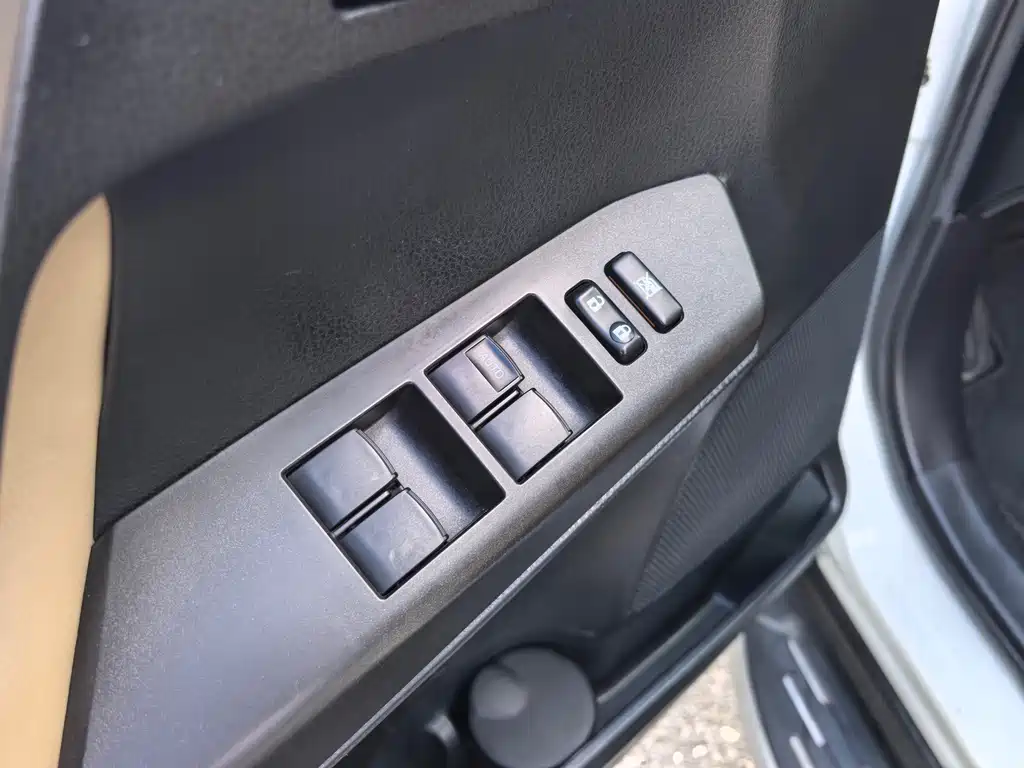 Toyota RAV4 2017 — фото 11