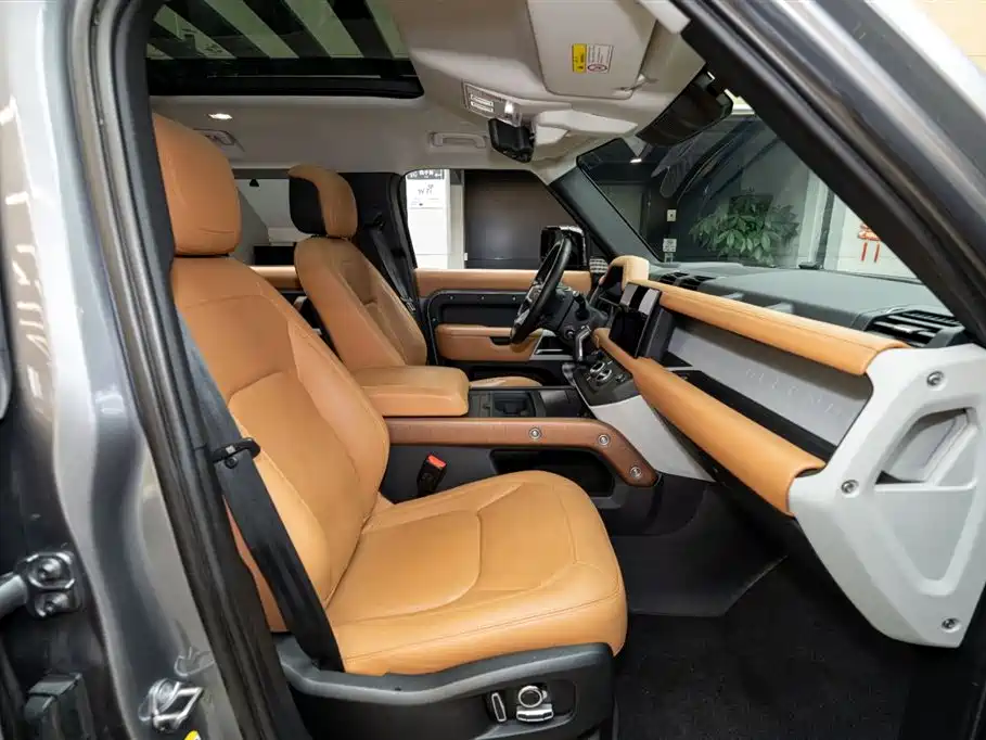 Land Rover Defender 2023 — фото 10