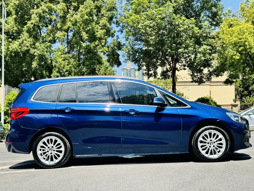 BMW 2 Series Wagon 2018 — фото 25