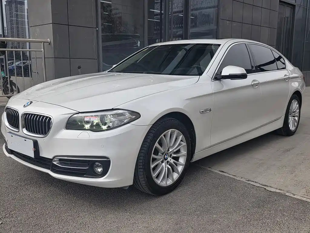 BMW 5 Series 2018 — фото 1