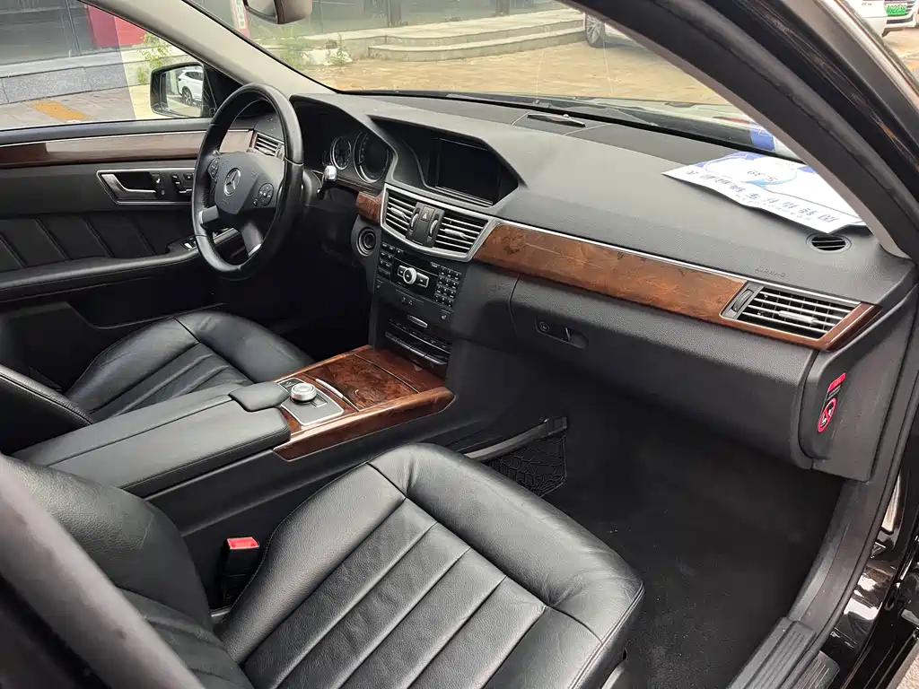 Mercedes-Benz E-Class 2012 — фото 16