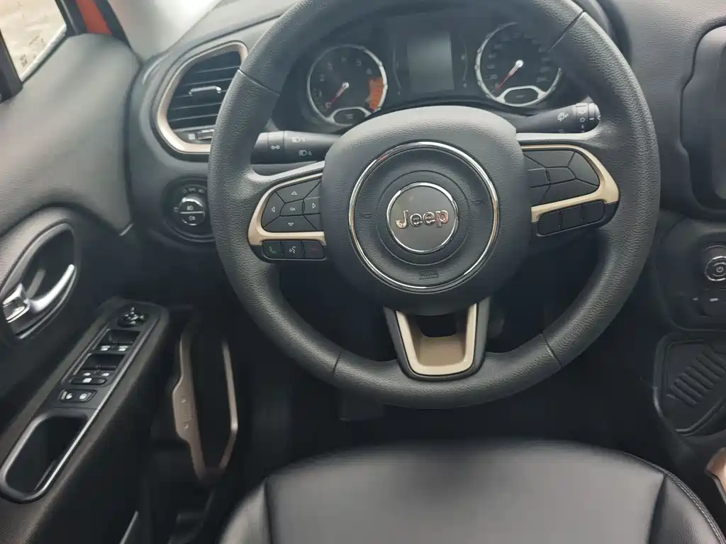 Jeep Renegade 2019 — фото 10