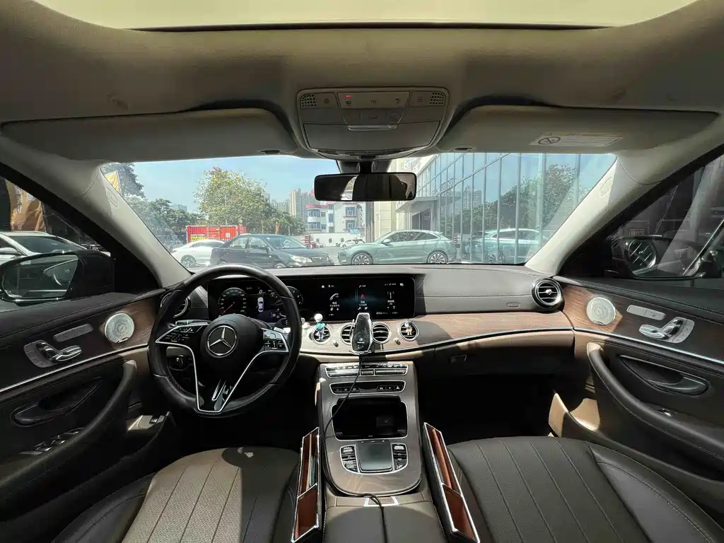 Mercedes-Benz E-Class 2023 — фото 10