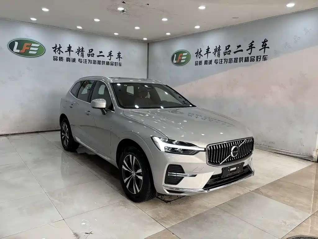 Volvo XC60 2025 — фото 3