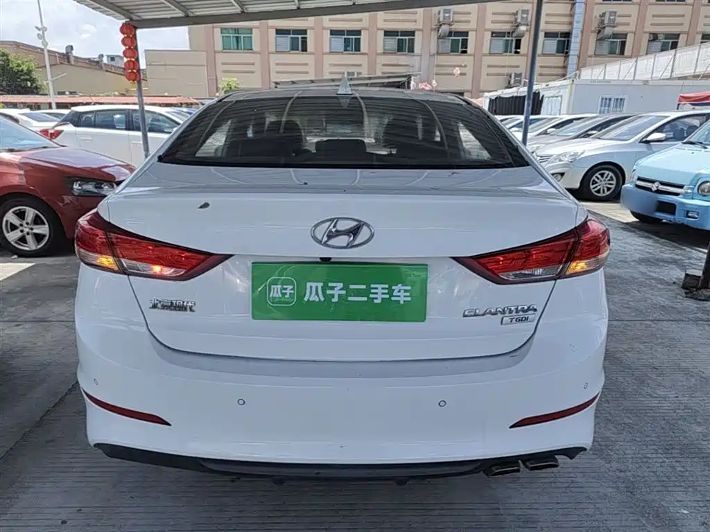 Hyundai Elantra 2019 — фото 6