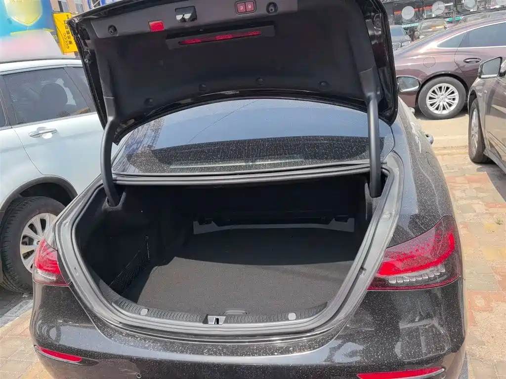 Mercedes-Benz E-Class 2022 — фото 13
