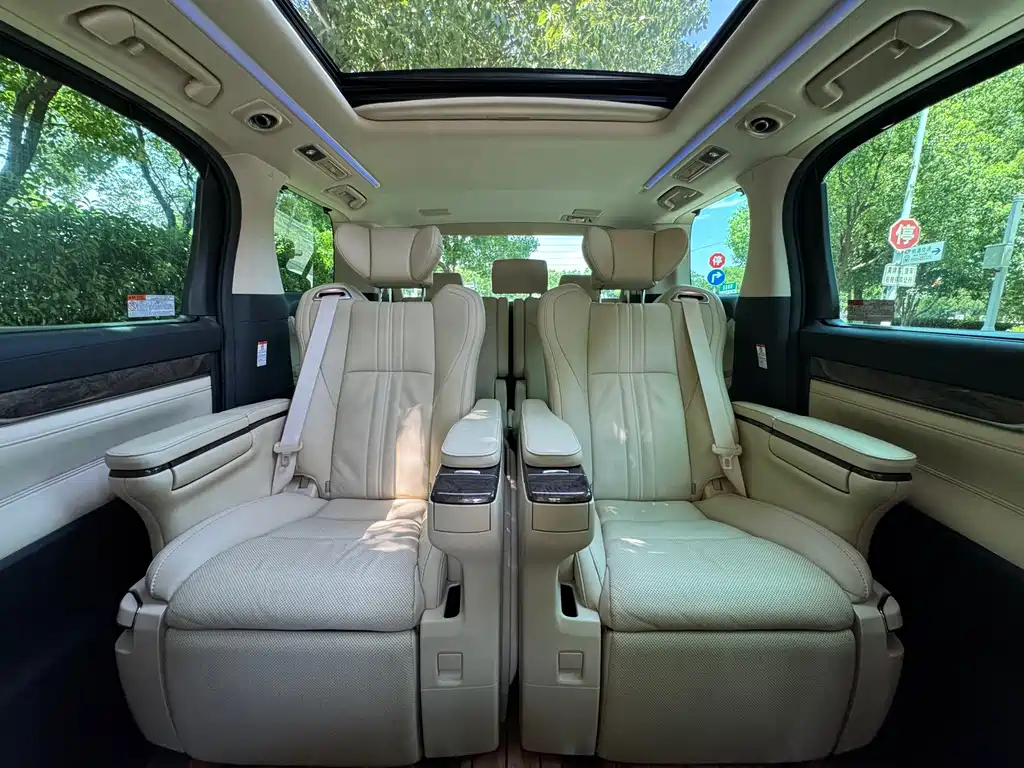 Toyota Vellfire 2021 — фото 17