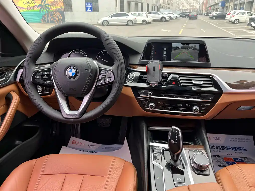 BMW 5 Series 2018 — фото 10