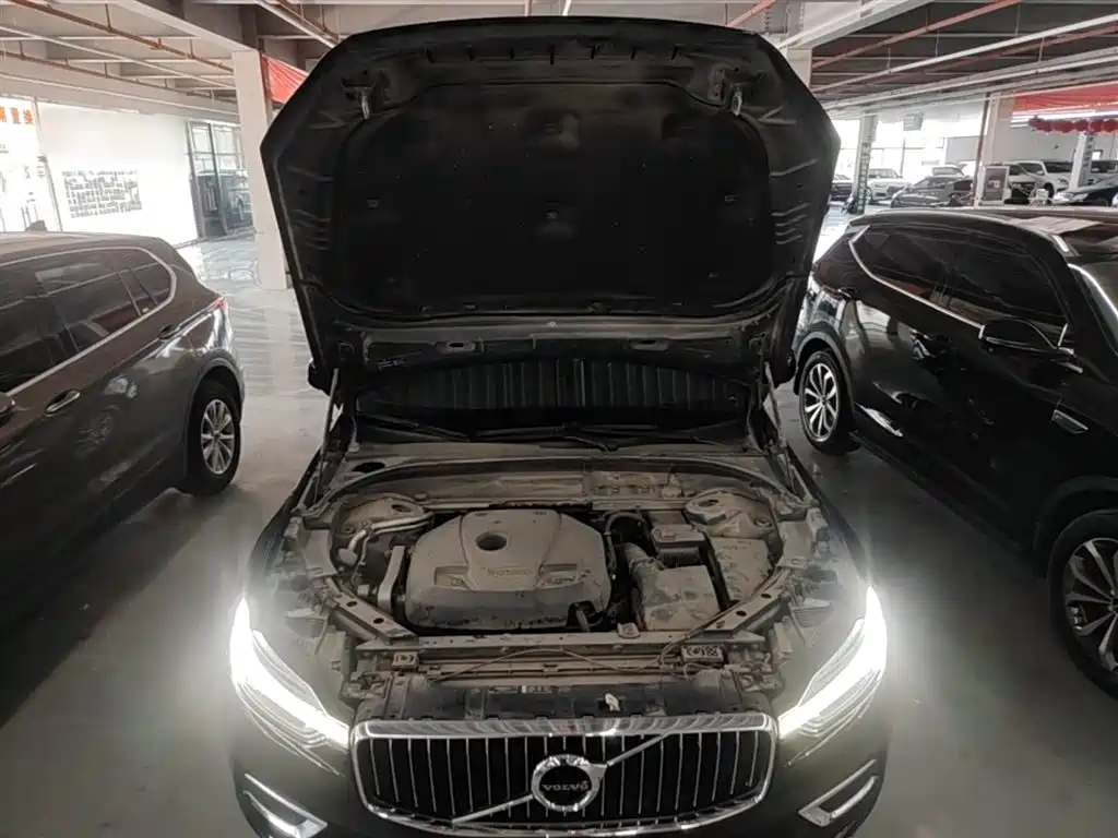 Volvo XC60 2021 — фото 20