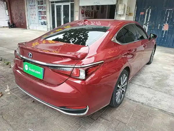 Lexus ES 2020