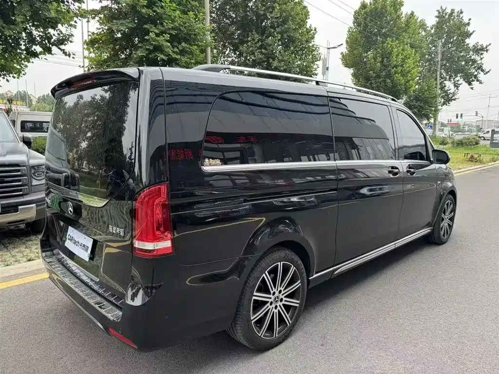 Mercedes-Benz V-Class 2023 — фото 4