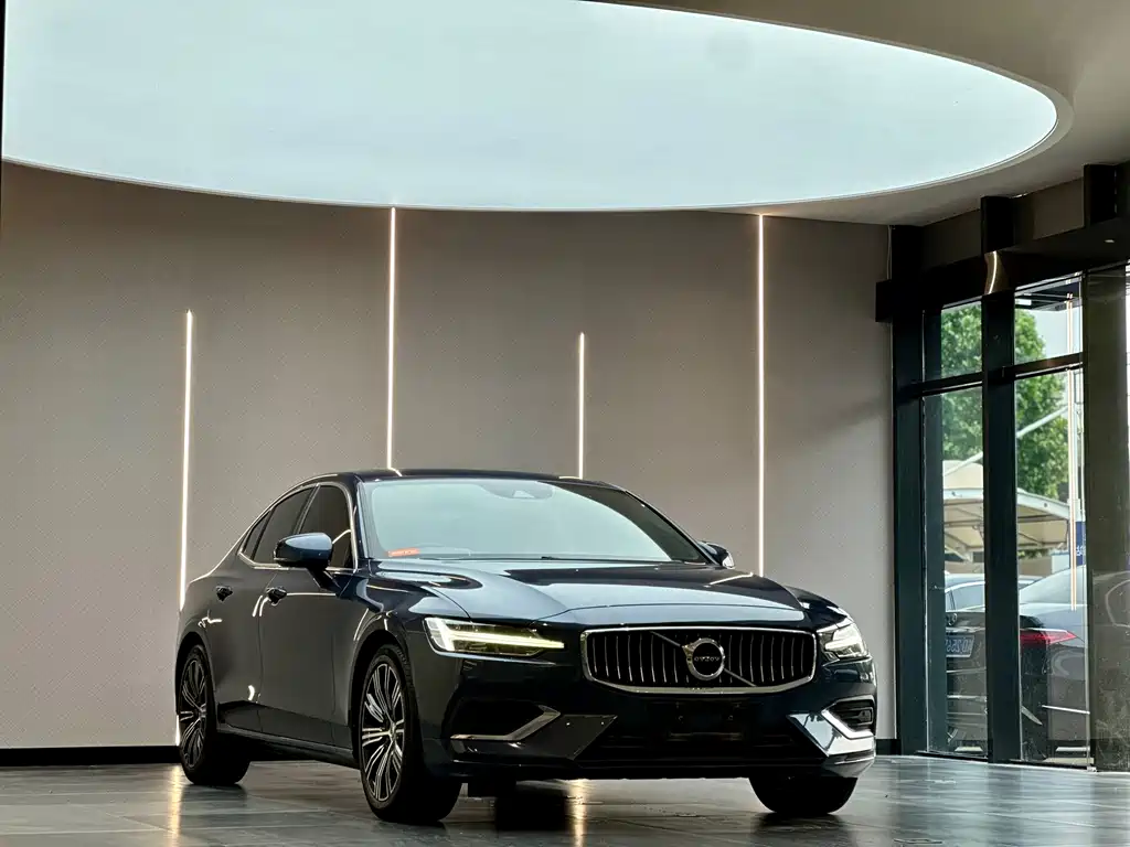 Volvo S60 2021 — фото 3
