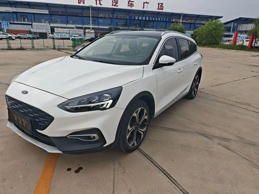 Ford Focus 2020 — фото 1
