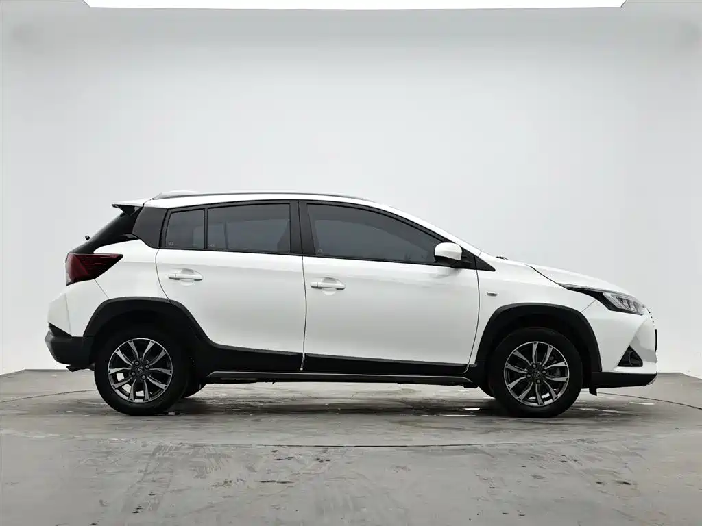 Toyota Yaris L 2022 — фото 5
