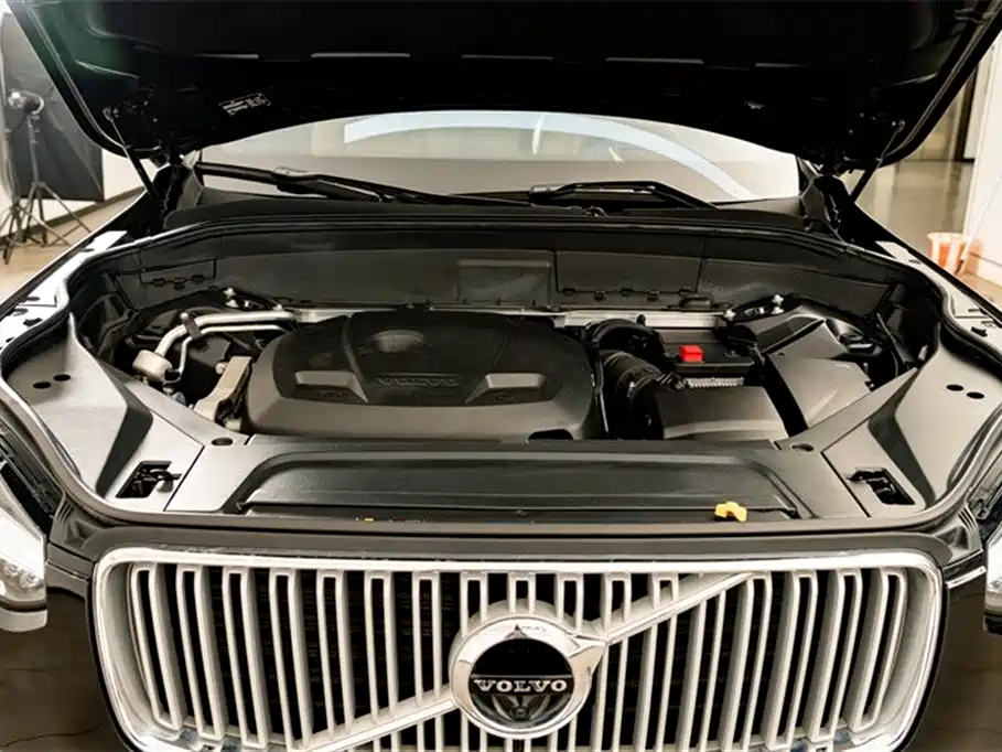 Volvo XC90 2018 — фото 29
