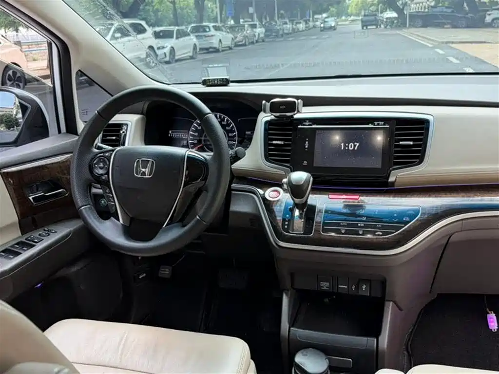 Honda Odyssey 2015 — фото 5