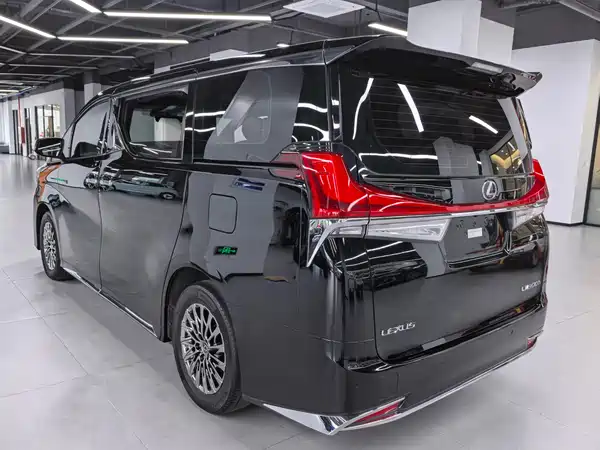 Lexus LM 2020