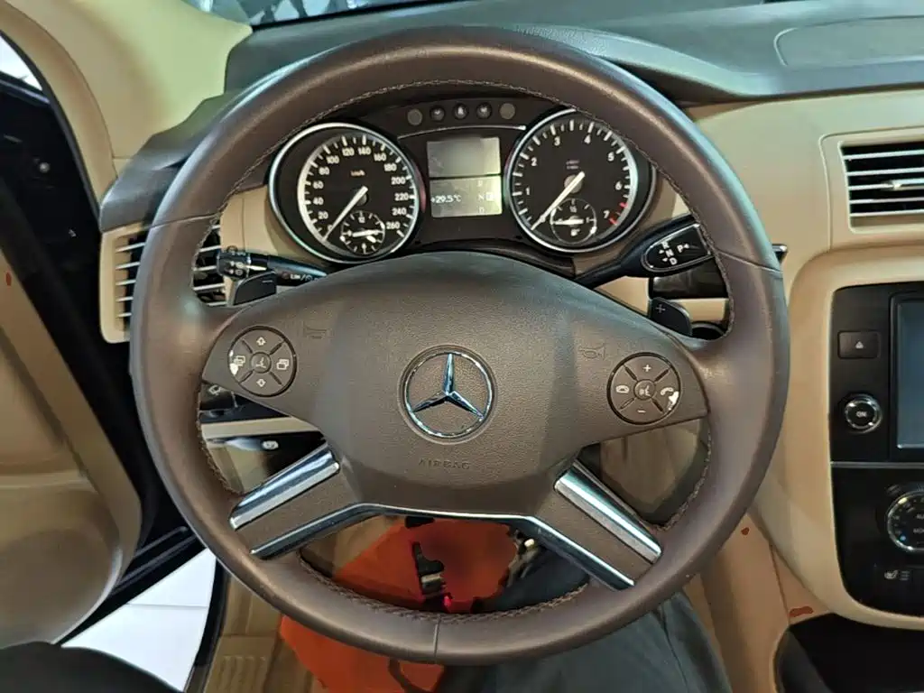 Mercedes-Benz R-Class 2017 — фото 11