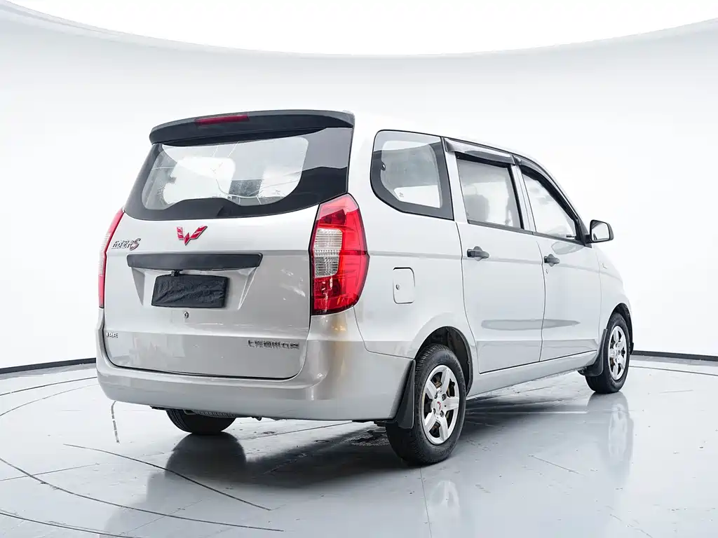 Wuling Hongguang 2015