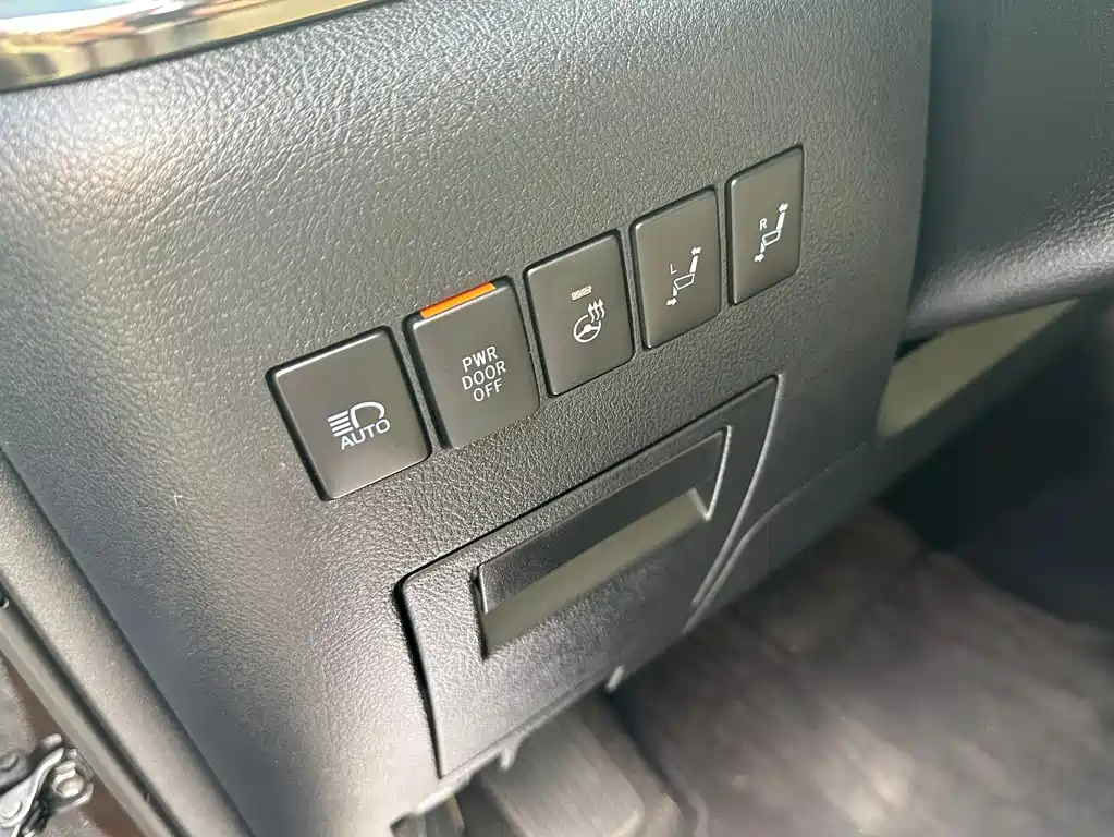 Toyota Vellfire 2022 — фото 12