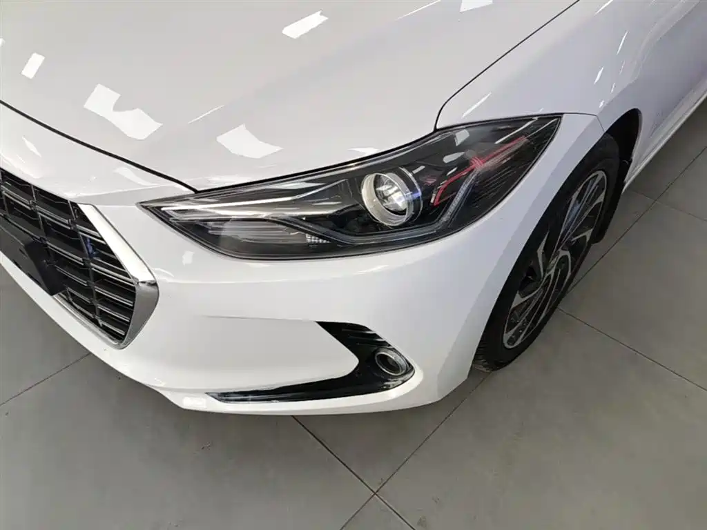 Hyundai Elantra 2019 — фото 24