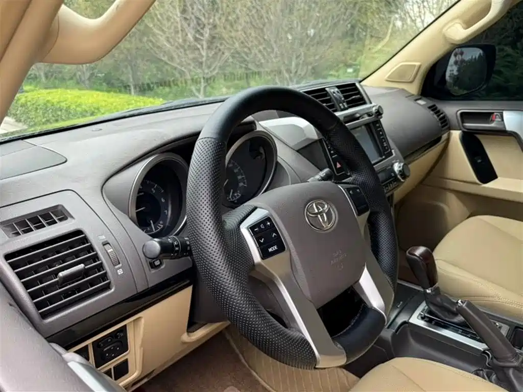 Toyota Prado 2015 — фото 11