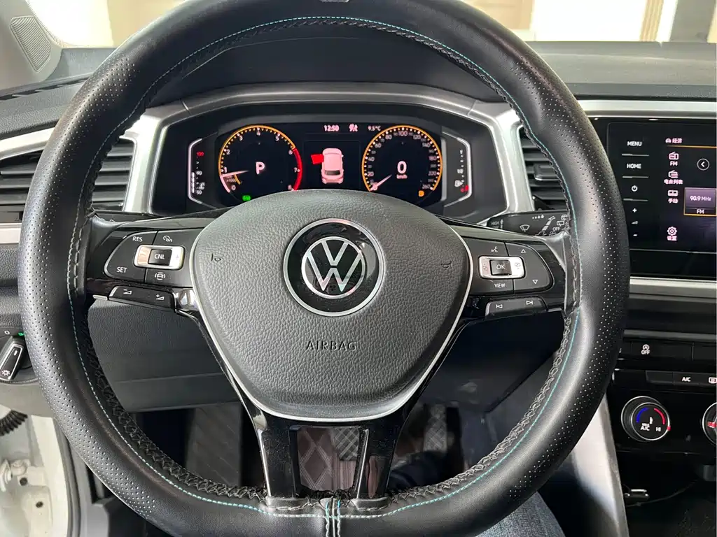 Volkswagen T-Roc 2022 — фото 9