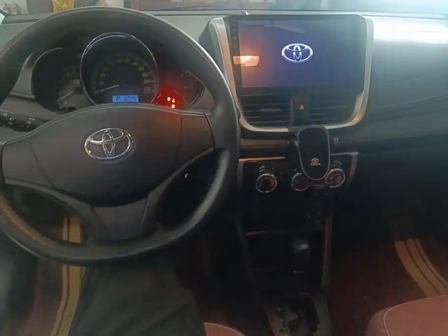 Toyota Yaris L 2018 — фото 12