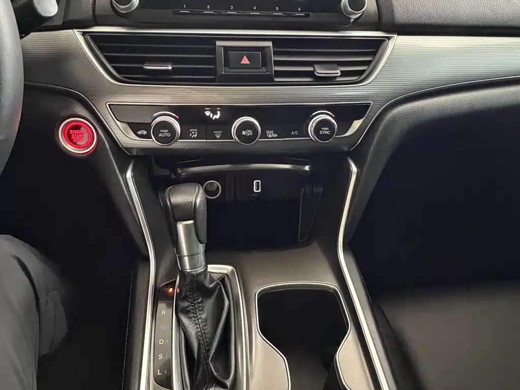 Honda Accord 2019 — фото 8