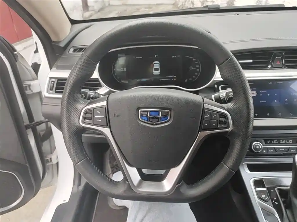 Geely Emgrand 2018 — фото 11