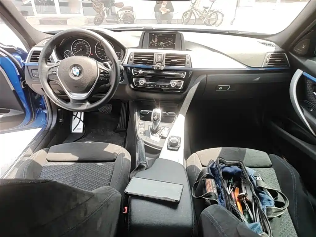 BMW 3 Series 2017 — фото 10