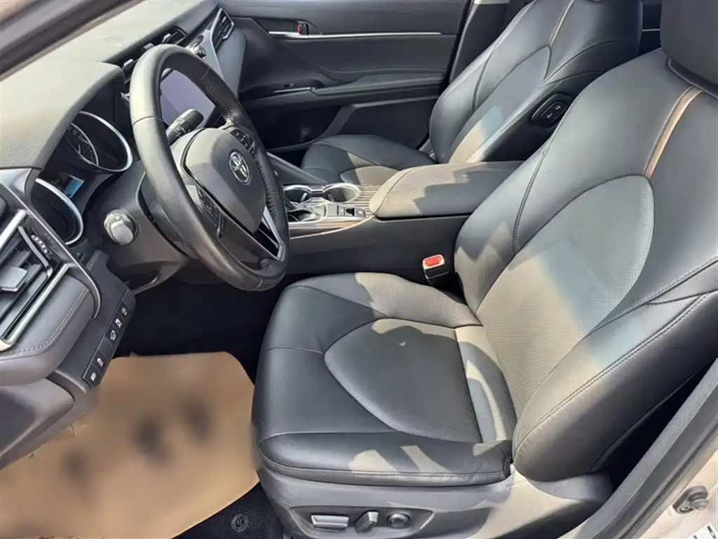Toyota Camry 2019 — фото 13