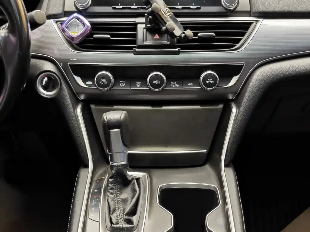 Honda Accord 2020 — фото 18