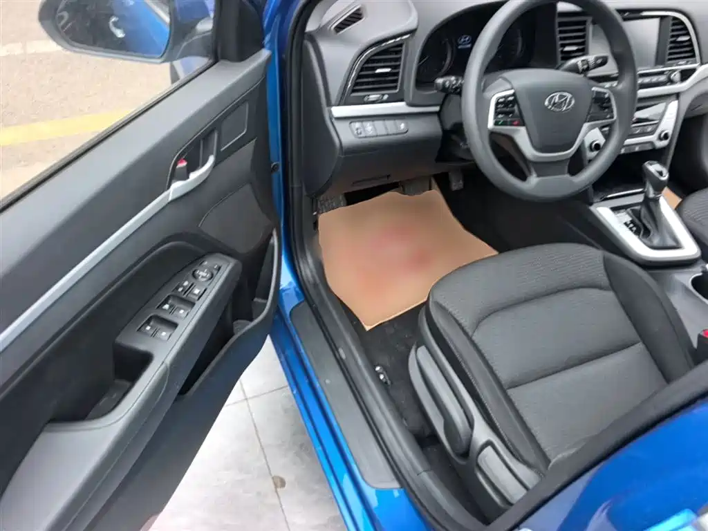 Hyundai Elantra 2018 — фото 16