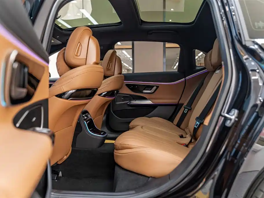 Mercedes-Benz E-Class 2025 — фото 16