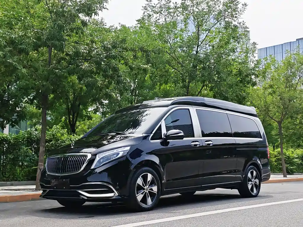 Mercedes-Benz V-Class 2022 — фото 1