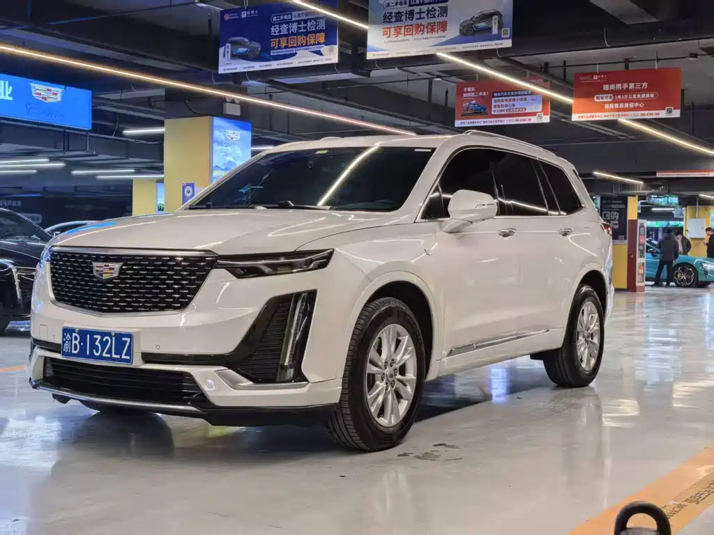 Cadillac XT6 2021 — фото 1